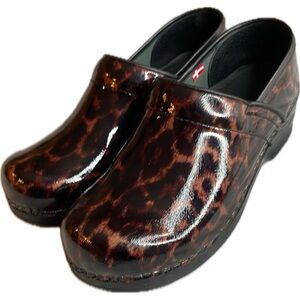 SANITA Slip Resistant CLOGS